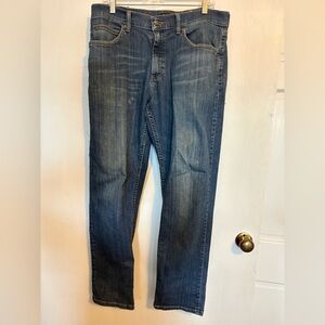 Vintage Lee Size 32 X 32 Men's Blue Jeans with Stretch material in waistband